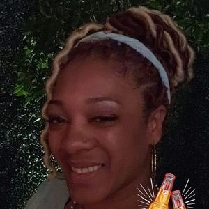 Meet your Posher, Demeka